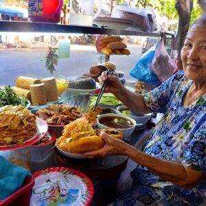 Hoi An Walking Food Tour (English Guide)