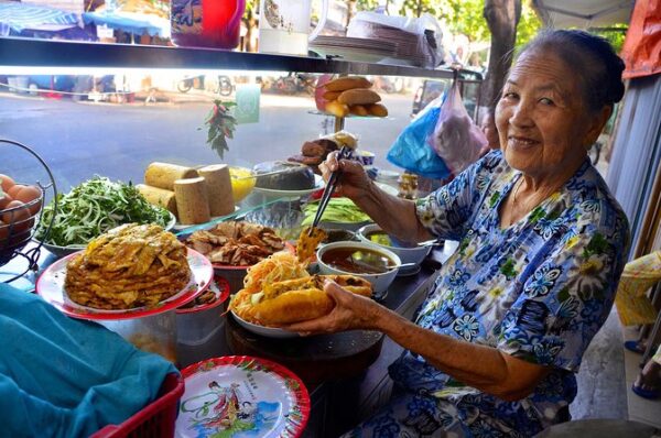 Hoi An Walking Food Tour (English Guide)