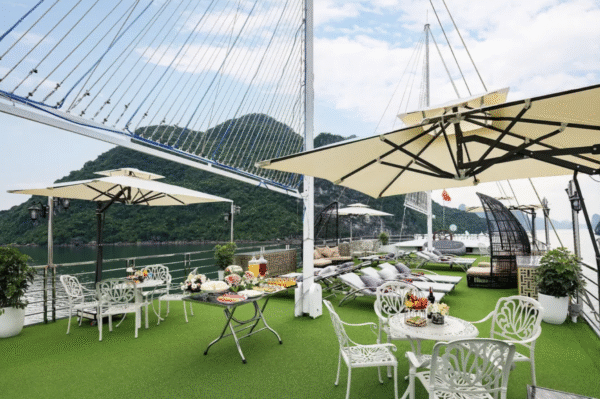 Ha Long Bay Day Tour: Sung Sot & Ti Top by Hercules Premium Cruise - Image 9