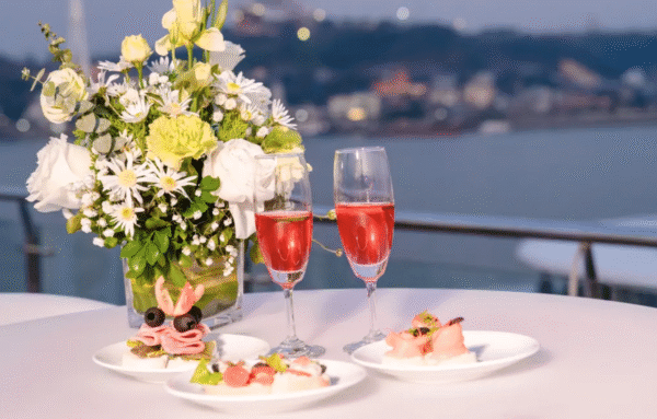 Dining Experience by 5-star Luna Ha Long Cruise - Image 8