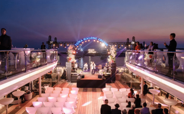 Dining Experience by 5-star Luna Ha Long Cruise - Image 4