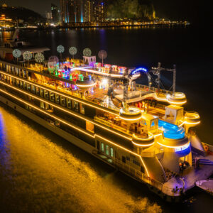Dining Experience by 5-star Luna Ha Long Cruise